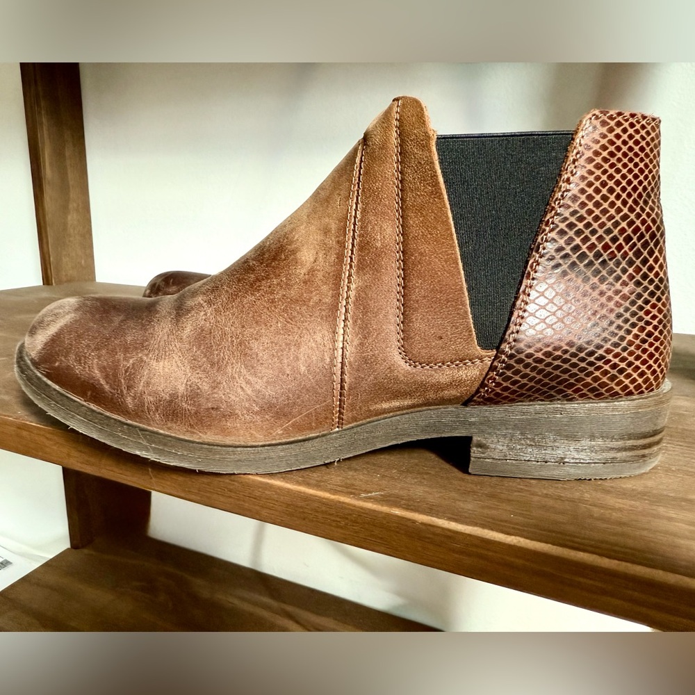 Clarks Brown Leather Slip-On Booties - Picture 3 of 4
